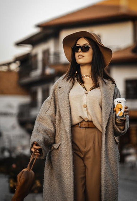 Mom on the Move: Essential Accessories for Chic Style in 2024