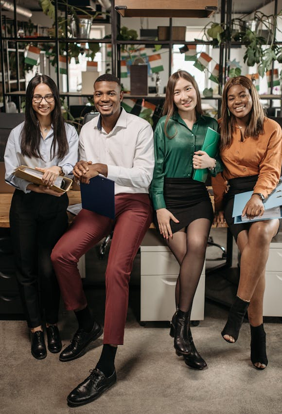 Sun’s Out, Suits Up! Effortless Summer Workwear for Every Officevibe