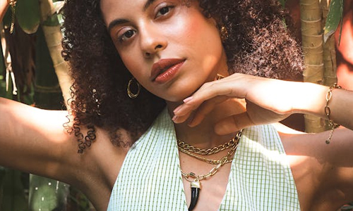 Woman-wearing-gold-chain-and-bracelets