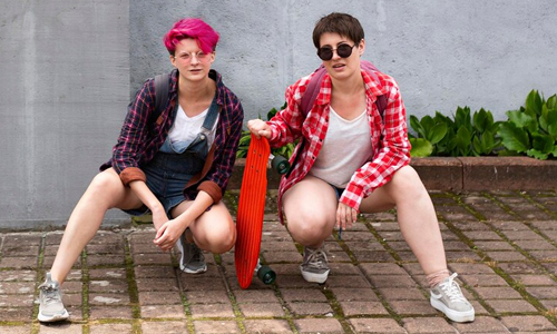 2-people-wearing-checked-shirts