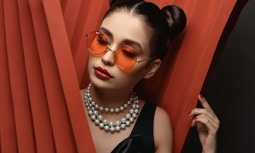 woman-wearing-pearl-necklace