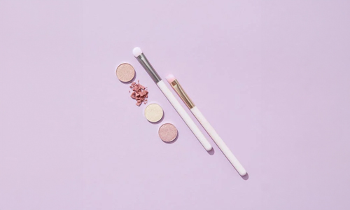 Eyeshadow and brushes