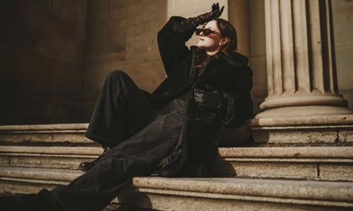Woman-wearing-black-coat