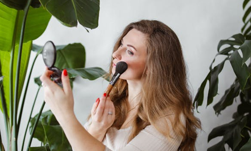 Woman-applying-blush