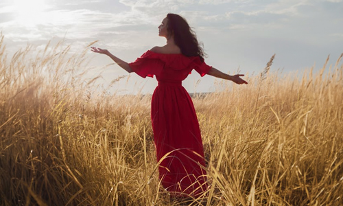 Women-wearing-red-dress