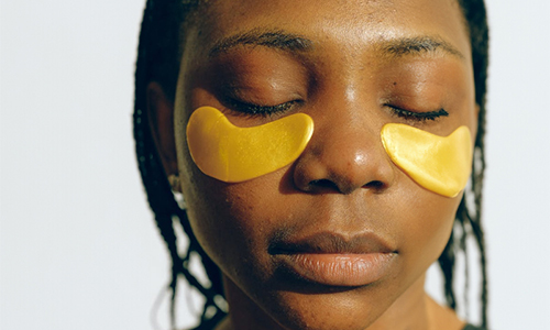 Women-with-under-eye-pads