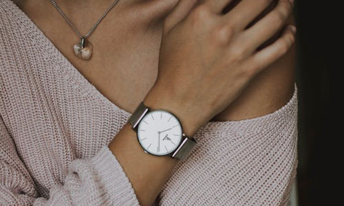 Woman-wearing-watch