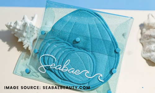 women-holding-makeup-wipes