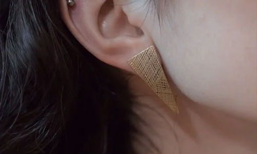 Closeup-view-of-earring