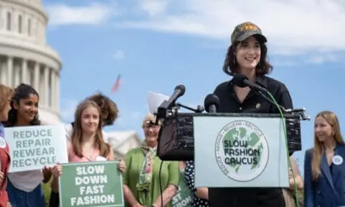women-with-hat-in-front-of-mic