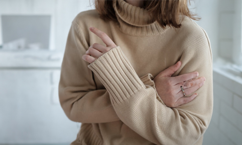 Women in beige pullover
