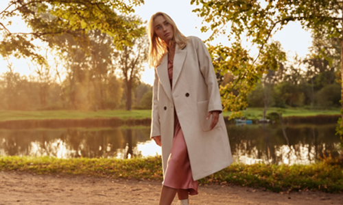 Women in cream trench coat