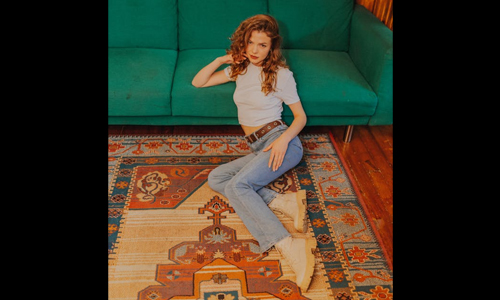 Woman wearing white T shirt and boots