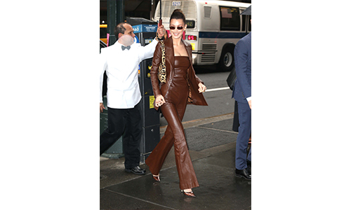 Bella-Hadid-in-brown-leather-outfit