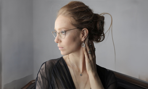  Woman wearing statement accessories