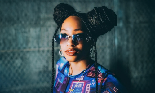 Women-wearing-space-buns