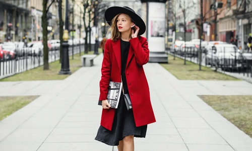 Women-in-red-and-black-outfits