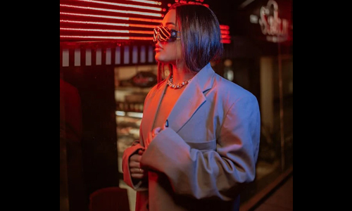 Woman wearing oversized blazer