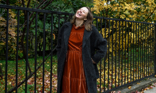Woman-wearing-velvet-outfit