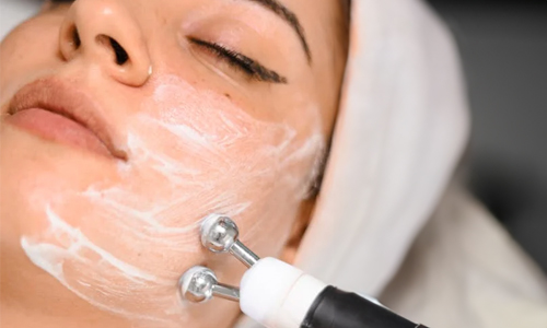 Woman-getting-facial-treatment