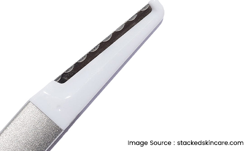 dermaplaning-device-closeup