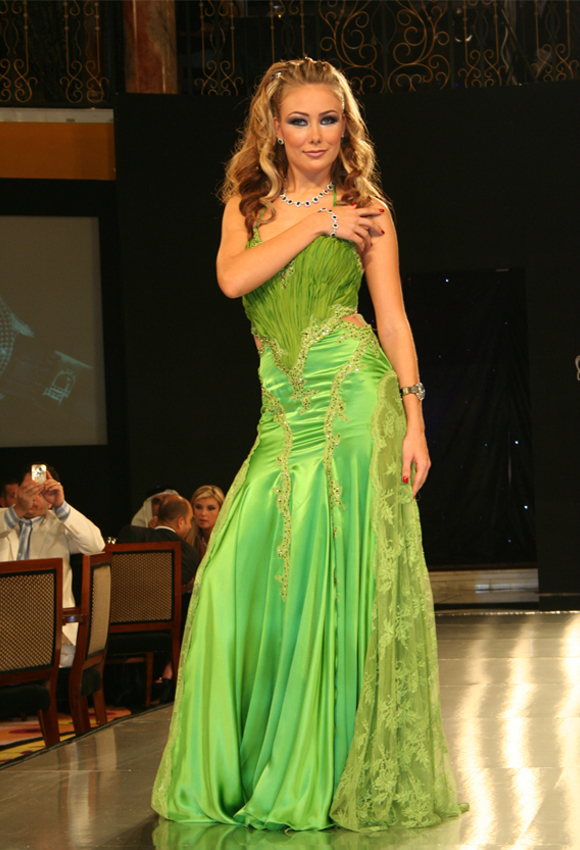 How to Style Moss Green in 2025: Chic Outfit Ideas for Every Season