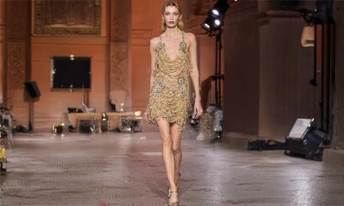 Pearls coil around torsos