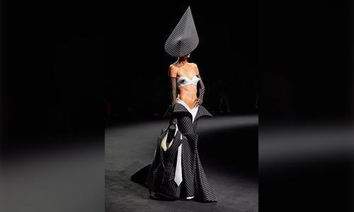 A-Designer-Who-Dresses-the-Soul