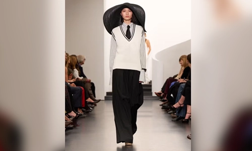 Signature Details & Holiday-on-the-Go Vibe