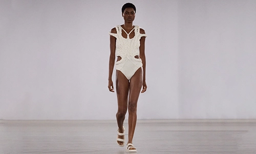 How It Speaks to the Simkhai Woman