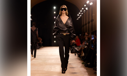 Sculptural Austerity with Fluid Movement