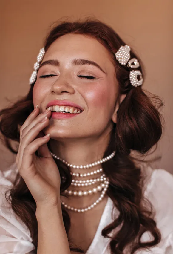 How to Wear a Pearl Necklace: Fresh Ways to Style This Classic