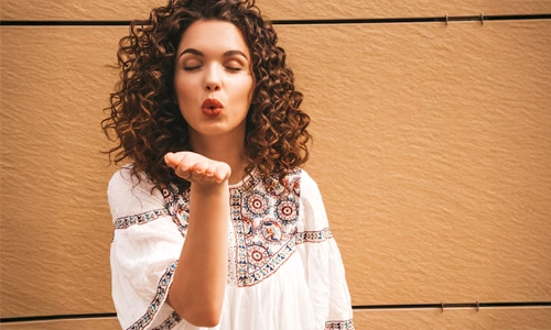 How to Style Spiral Curls Effortlessly