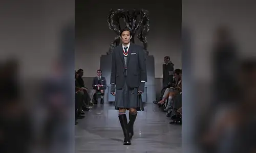 Narrative Dressing and Runway Theater