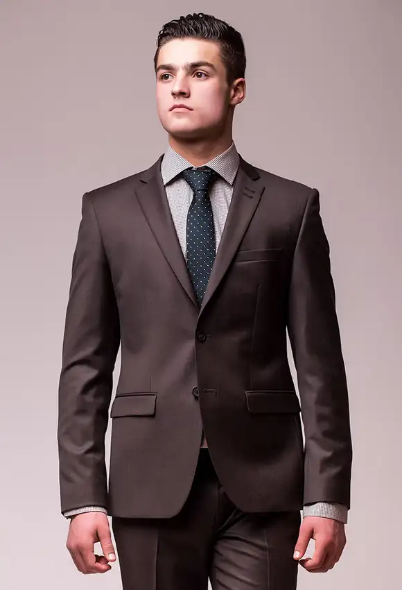 When to Button a Suit Jacket: The Modern Style Guide