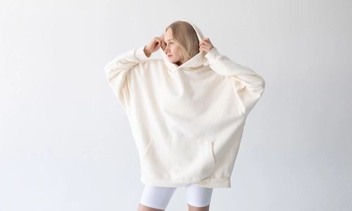 casual-oversized-white-hoodie-and-leggings