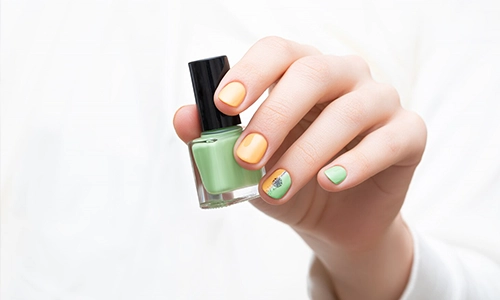 lose-up pistachio manicure minimal nail art