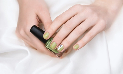 pistachio manicure with glitter accent, summer nail idea