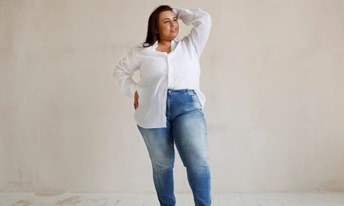 high-rise pants that can cover more of the stomach and create a line from the waist through the hips