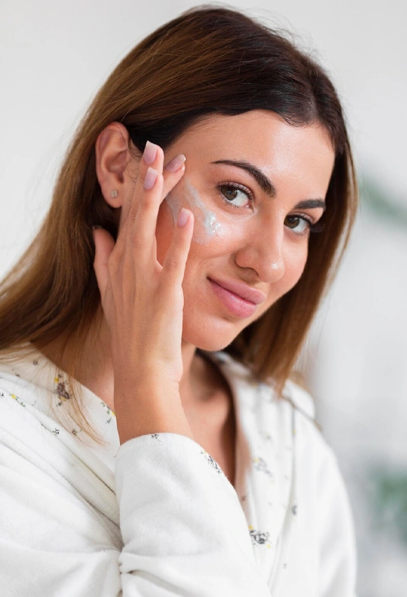 How To Reapply Sunscreen Over Makeup Without Ruining It